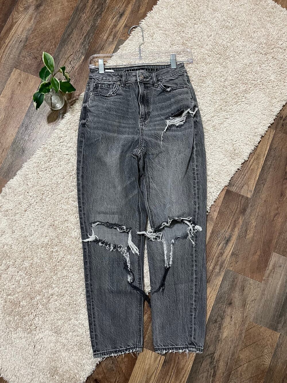 American Eagle 2 Short Gray High-Rise Cropped Distressed Busted Knee Mom Jeans